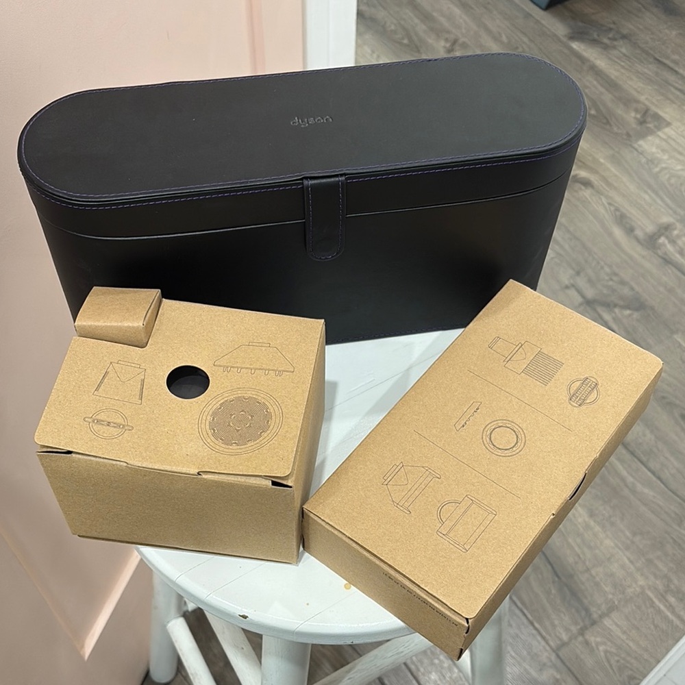 NEW Dyson Super Sonic attachments and black leather case